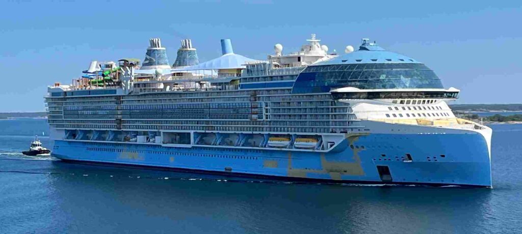Icon of the Seas || Top 10 Cruise Ships